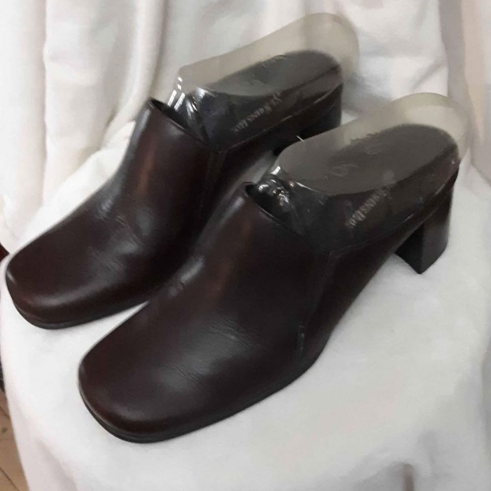 St John's Bay Brown Leather Upper Slip-on Mules Womens 9M Dress Career Shoes